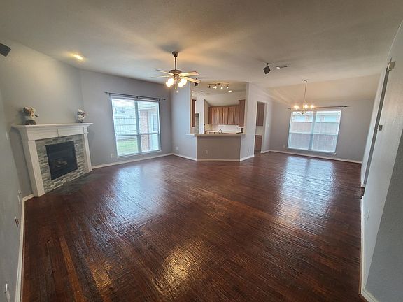 3rd image of 8006 Amesbury Ln
