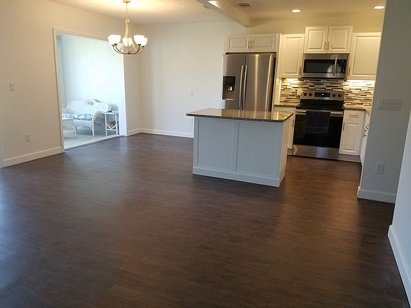 5th image of 305 Friar Ct Unit A