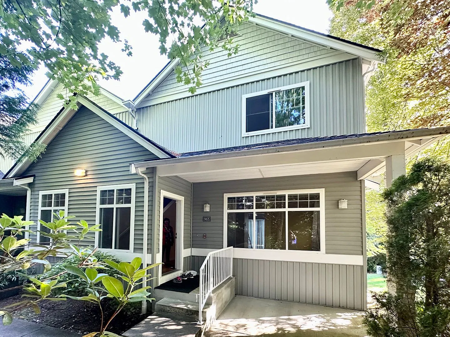 Stunning End-Unit Townhome In Cheswick Privacy, Space & Style! — Photo 1