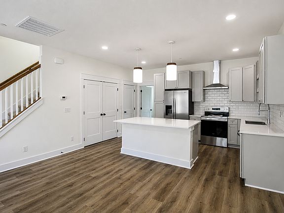 3rd image of 1334 Belfair St