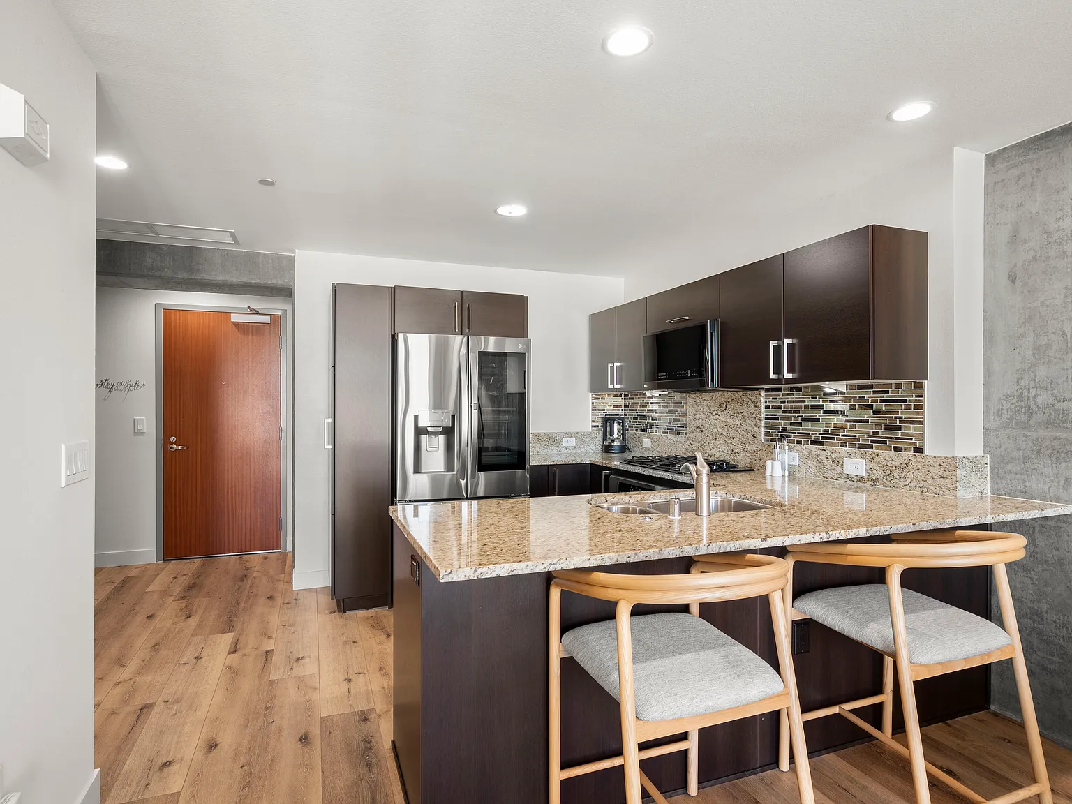 1 bed, 902 sqft, $4,900 — Photo 4