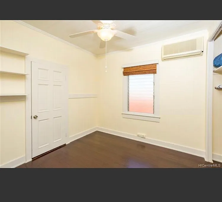 Building Photo - 3316 Hinano St #1
