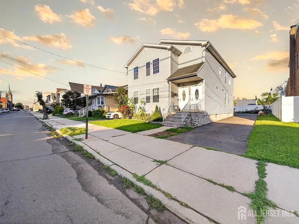 138 Pershing Ave #2
