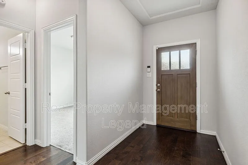 4 bed, 3.0 bath, 2534 sqft, $2,695 — Photo 4