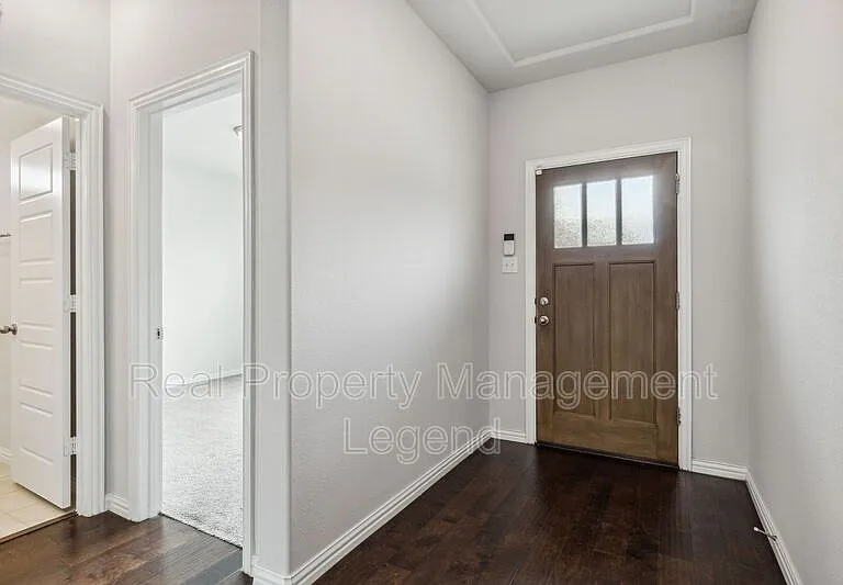 1833 Meadow Trail Ln — Photo 4