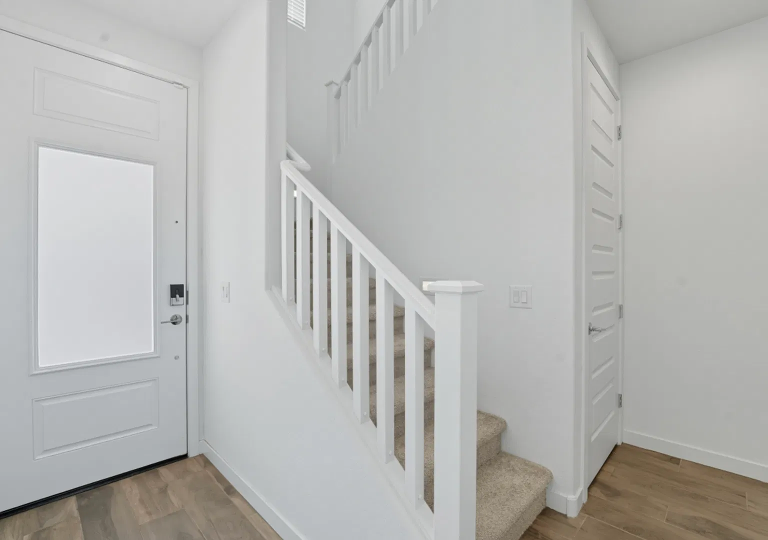 Like New luxurious Model Home with 2 Master Suites in Warner Meadows! — Photo 2