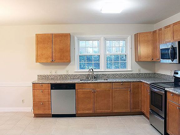 3rd image of 1200 Retreat Ln