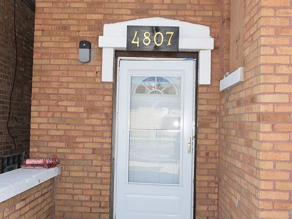 2nd image of 4807 W Argyle St