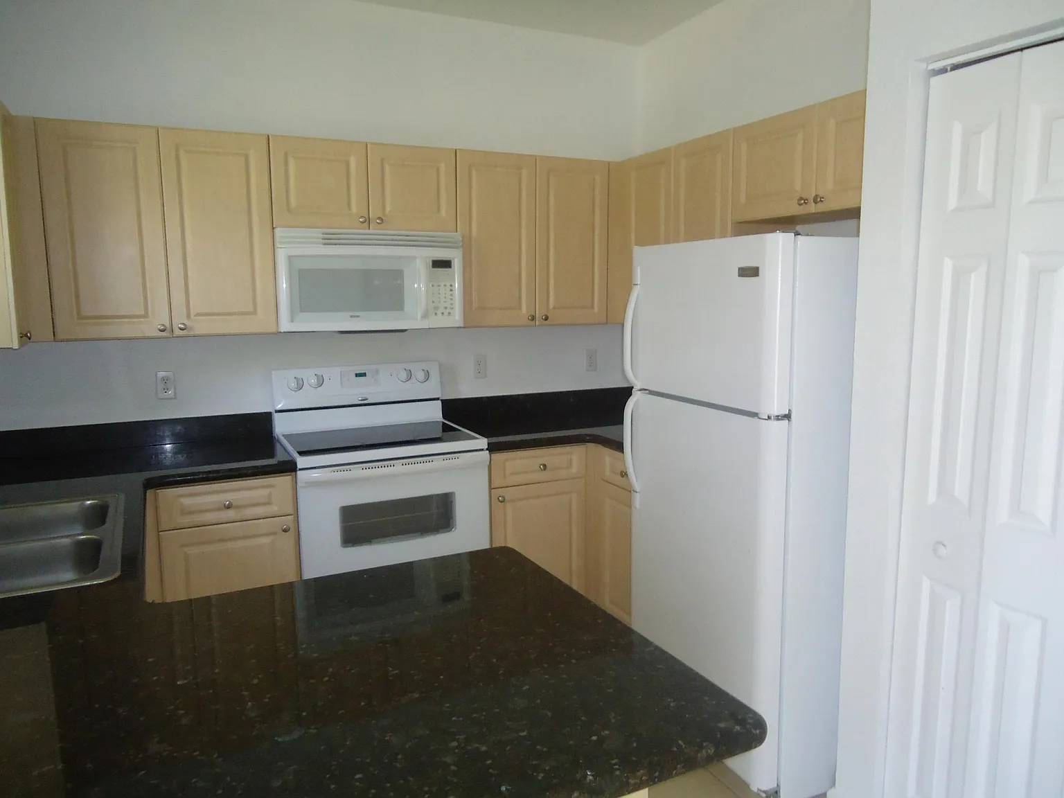 3 bed, 1194 sqft, $2,000 — Photo 4
