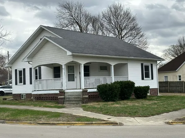 211 N Richman St, Villa Grove, IL 61956