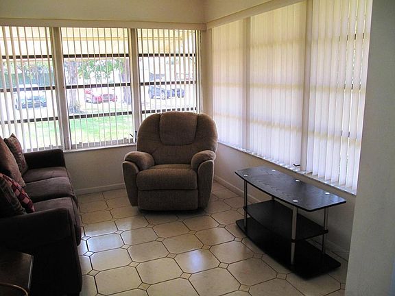 Enclosed Flroida room with AC (3)