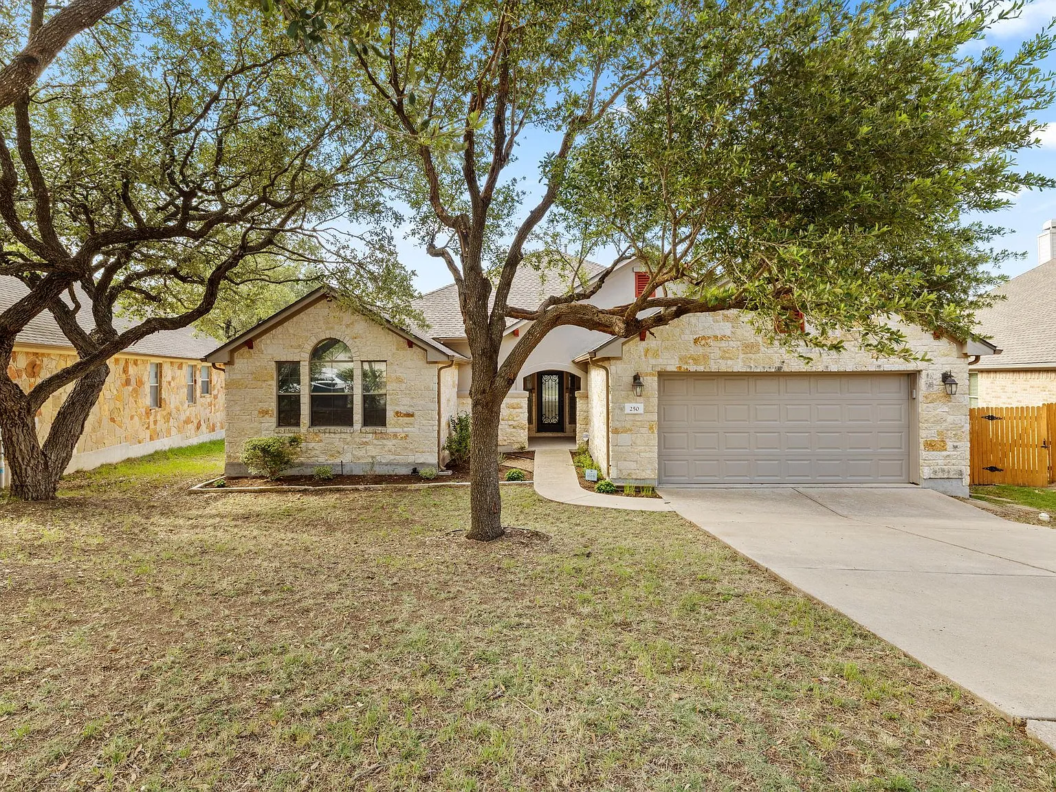 4 bed, 2.5 bath, 2584 sqft, $2,900 — Photo 1