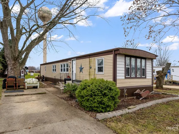 5 Hickory Ln, Sandwich, IL 60548