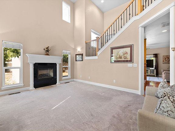5th image of 1073 Cathedral Way