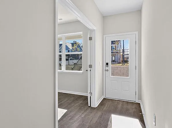 3 bed, 2.5 bath, 2222 sqft, $2,400 — Photo 2