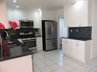 42 Greenwich Ave, Manchester, NJ 08759