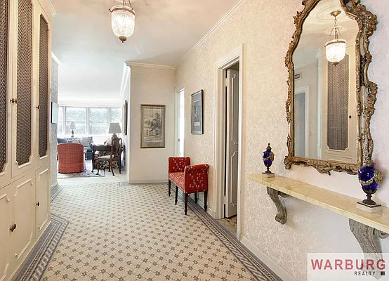 Sold by Warburg | media 22