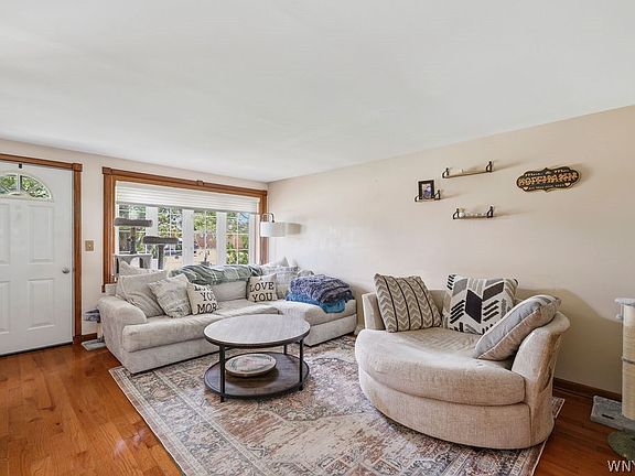 4th image of 49 Caroline Ln