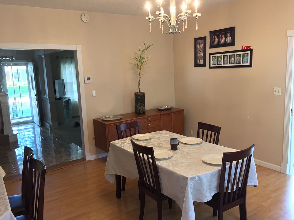 1st image of 209 W 5th St