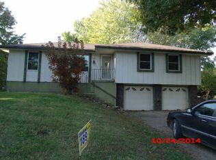 1402 E 16th Street Pl, Oak Grove, MO 64075