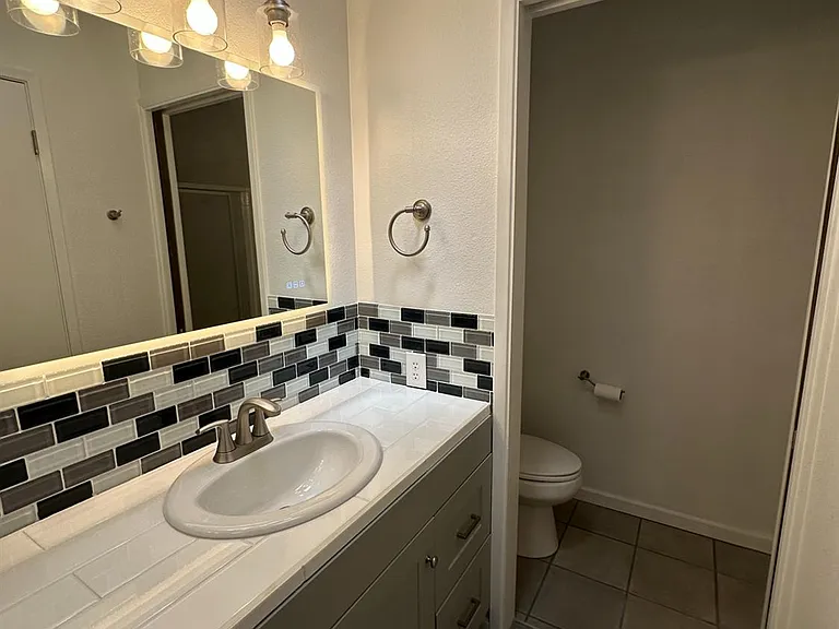1415 E Rialto Ave #104 — Photo 18