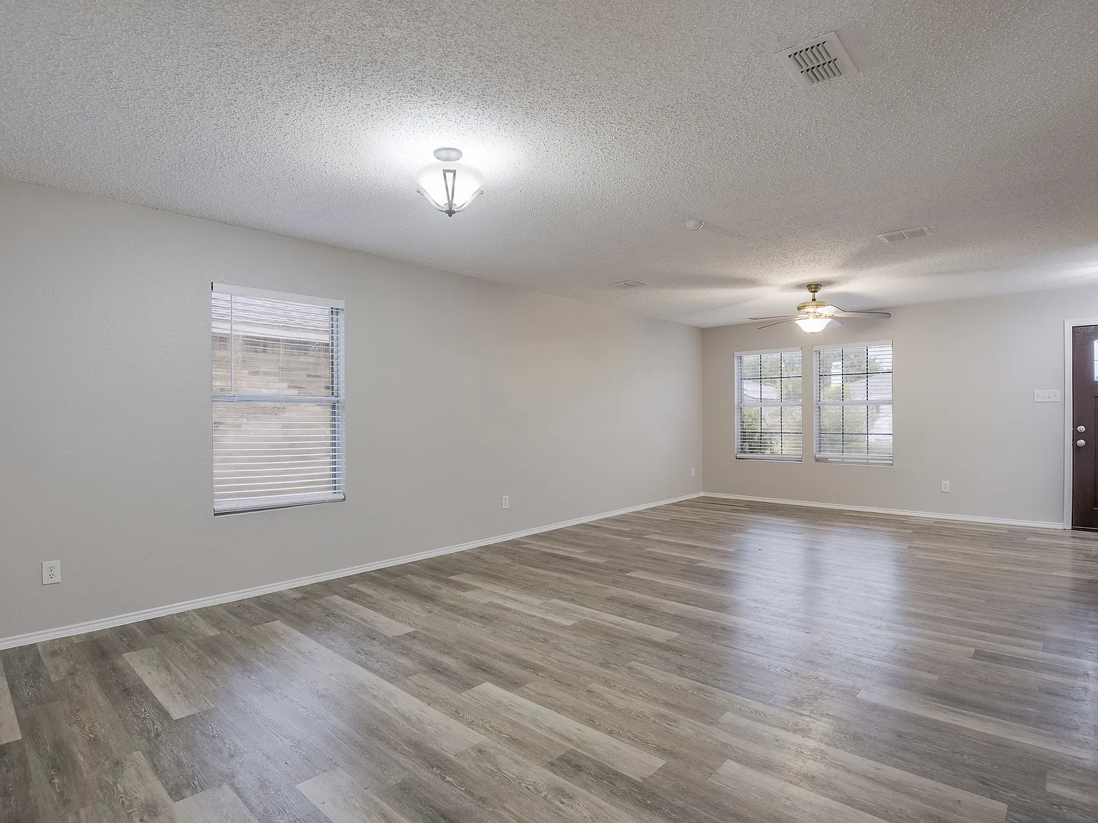 5 bed, 3420 sqft, $2,850 — Photo 2