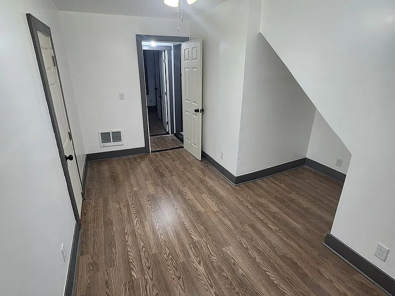 18 Jeanette St — Photo 12