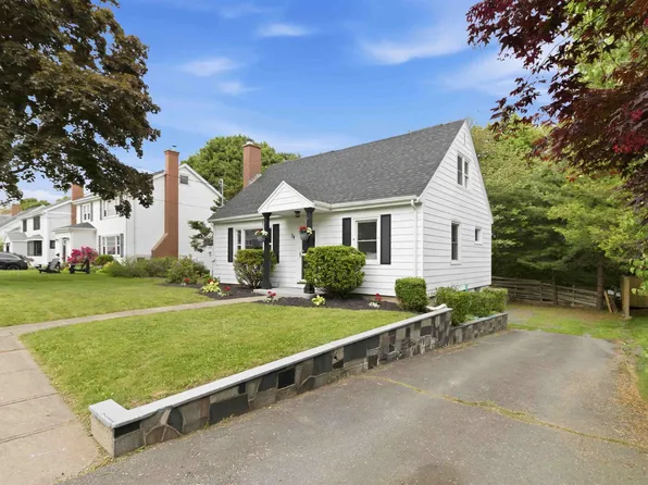 38 Walton Dr, Halifax, NS B3N 1X7