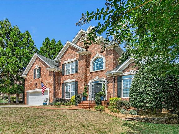 3rd image of 6002 Windsor Cir