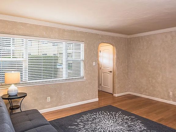 4th image of 945 Hamilton Ave