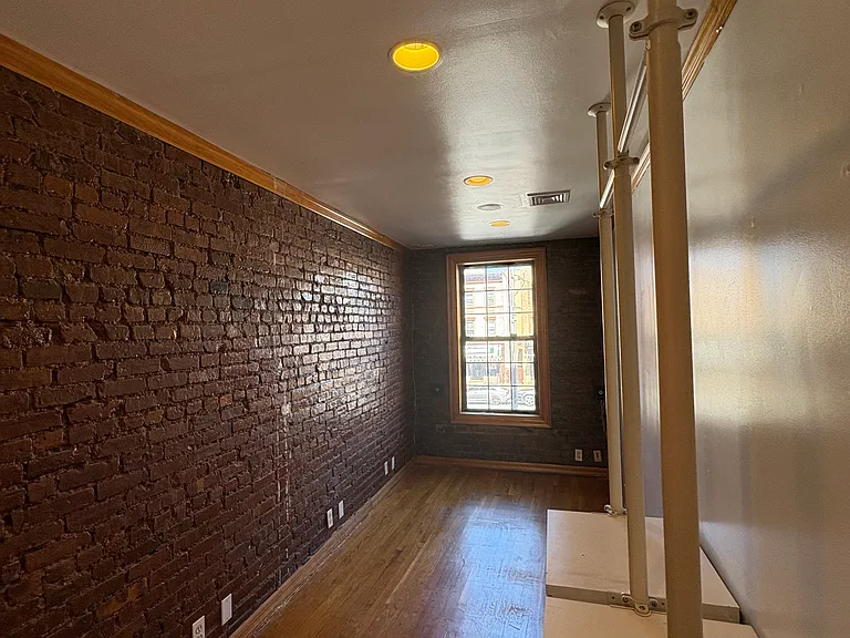 681 4th Ave #2 — Photo 3