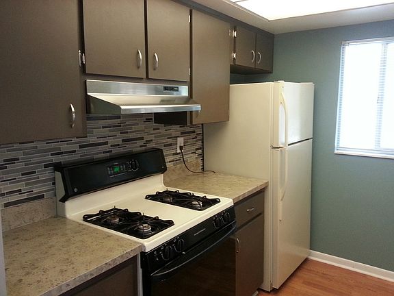 3rd image of 610 Pavare Ct