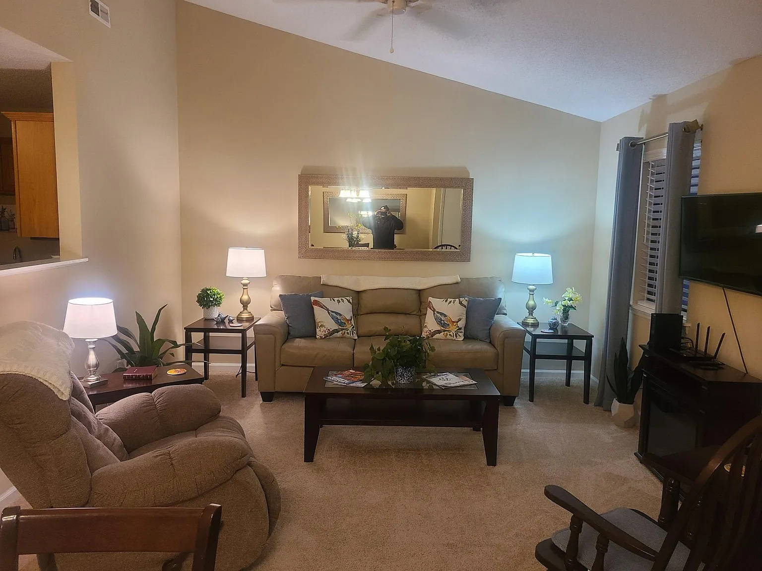 2 bed, 908 sqft, $1,050 — Photo 2