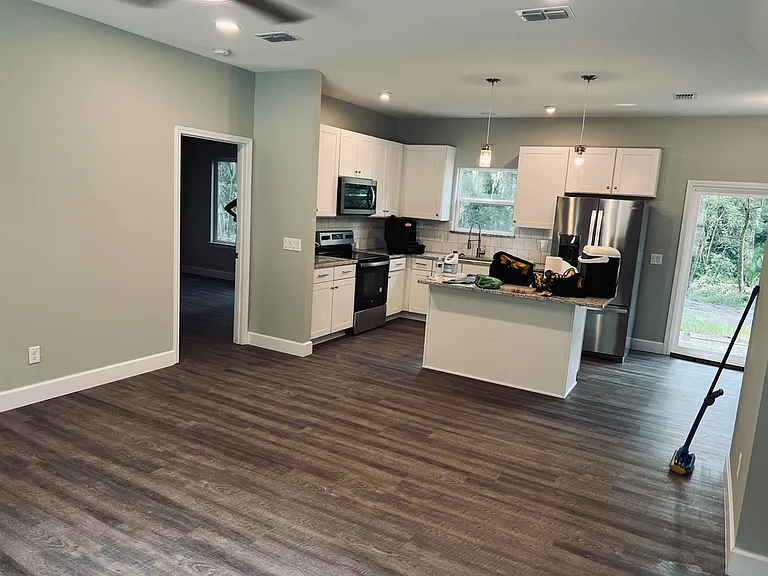 Open Floor Plan - Living room & Kitchen