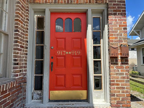 3rd image of 917 Lasalle St