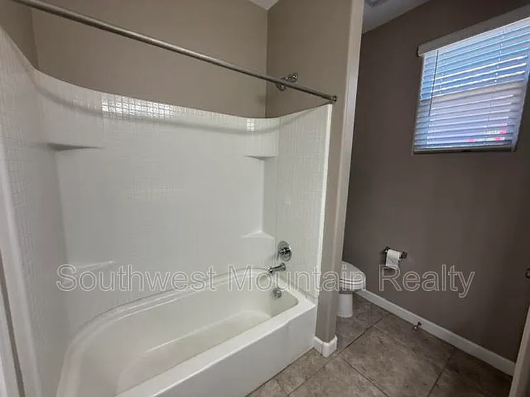 2226 E Comiskey Dr — Photo 9