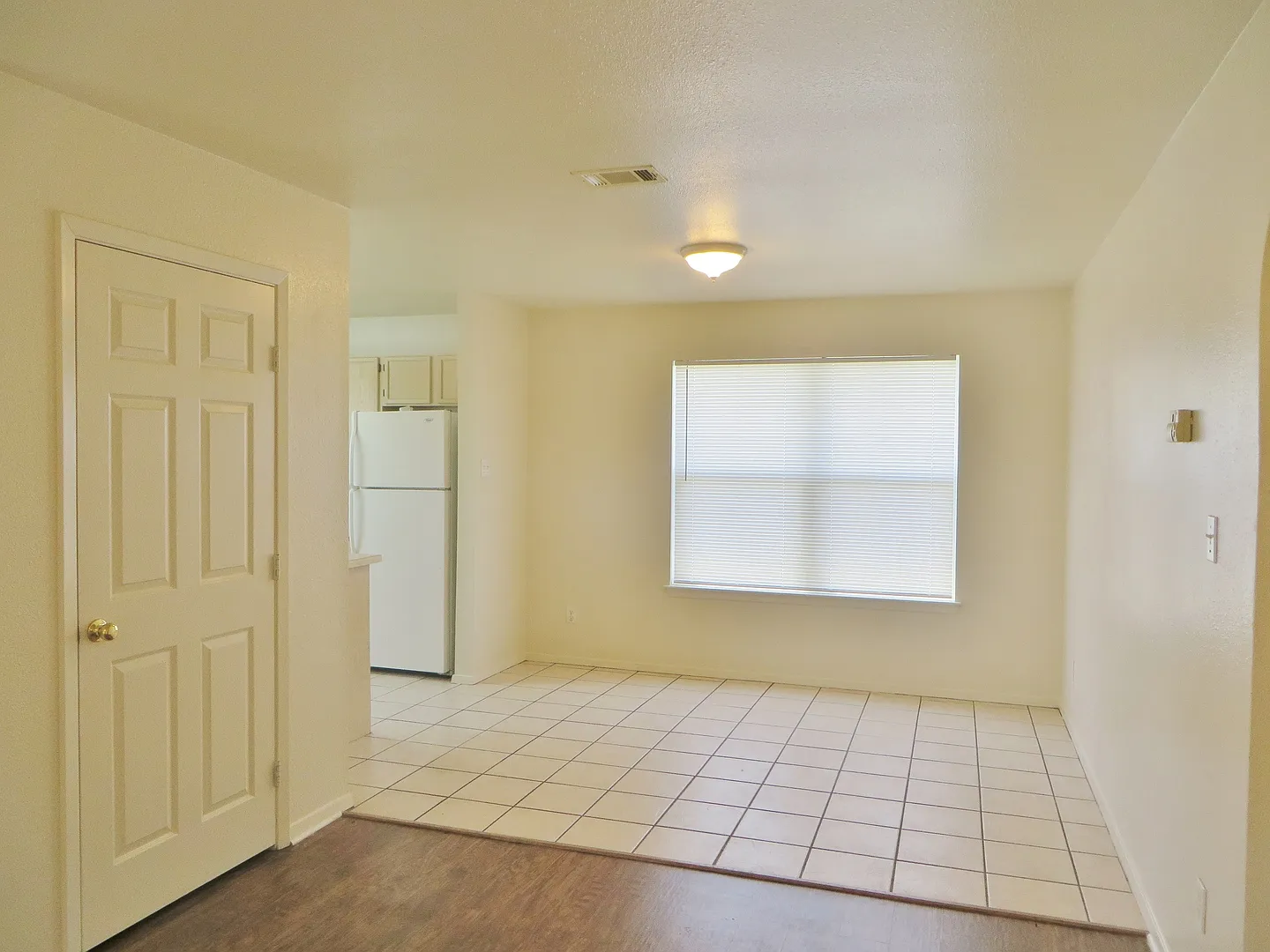 2 Bedroom 2 Bathroom Unit In Georgetown — Photo 3