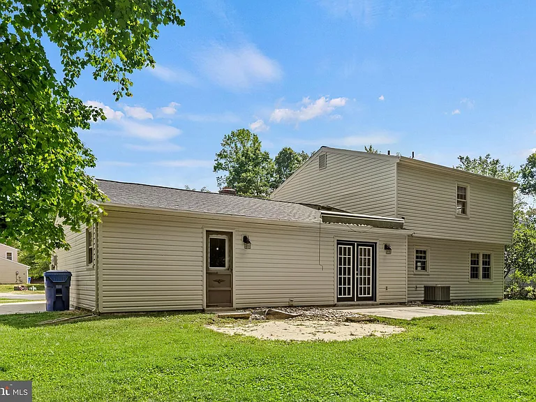 2324 Kent Ct — Photo 15