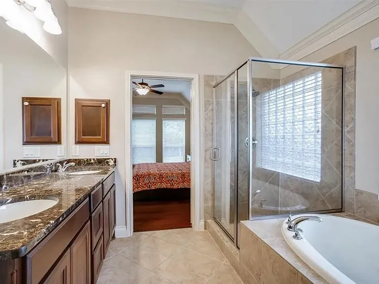 10310 Lockharton Ct — Photo 6