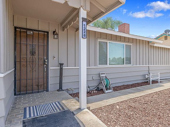 4th image of 1228 W Linda Vista Avenue