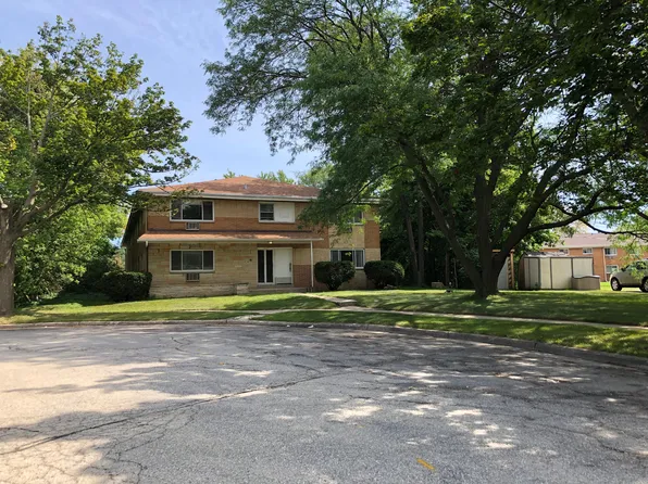 4220 S Vermont Ct #16, Saint Francis, WI 53235