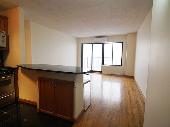3rd image of 2540 Shore Blvd APT 12F