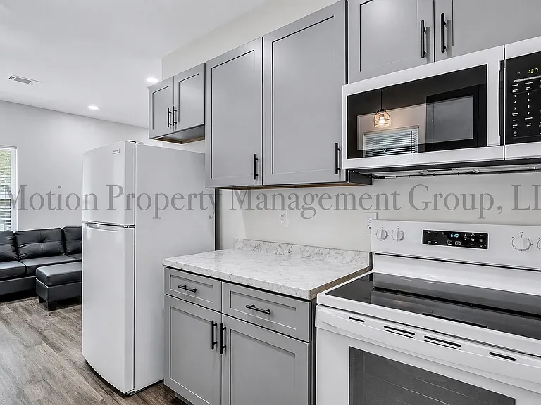 702 Carmen Ave — Photo 1