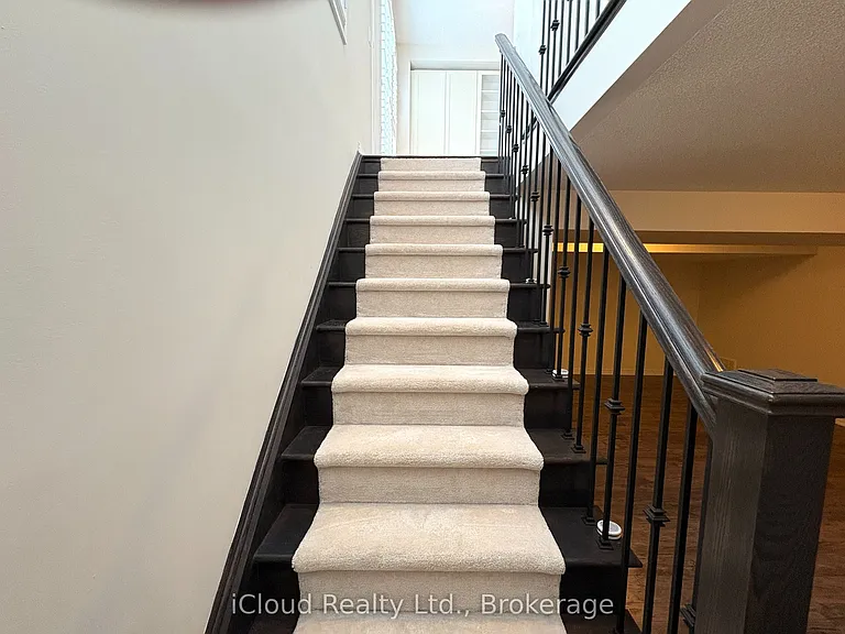 2466 Village Cmn — Photo 43