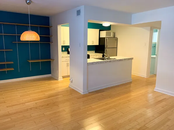 2303 E Side Dr APT 220, Austin, TX 78704