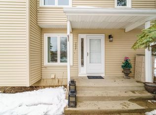 7337 Woodstock Curv, Bloomington, MN 55438