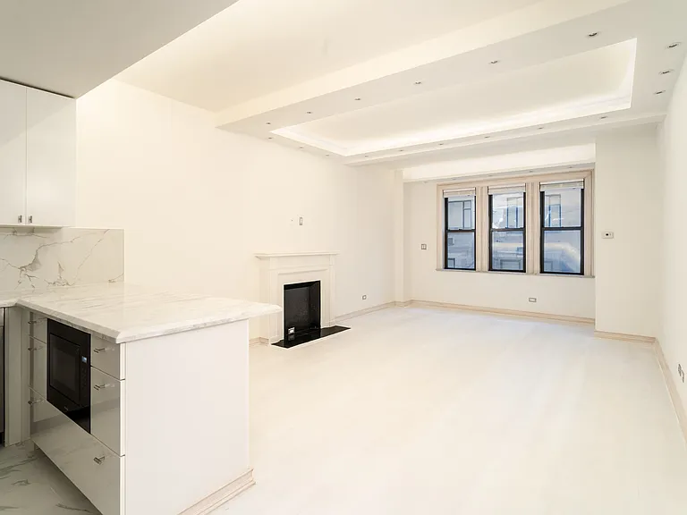 145 W 58th St #3C — Photo 2