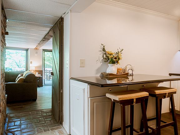 Eat-in Kitchen