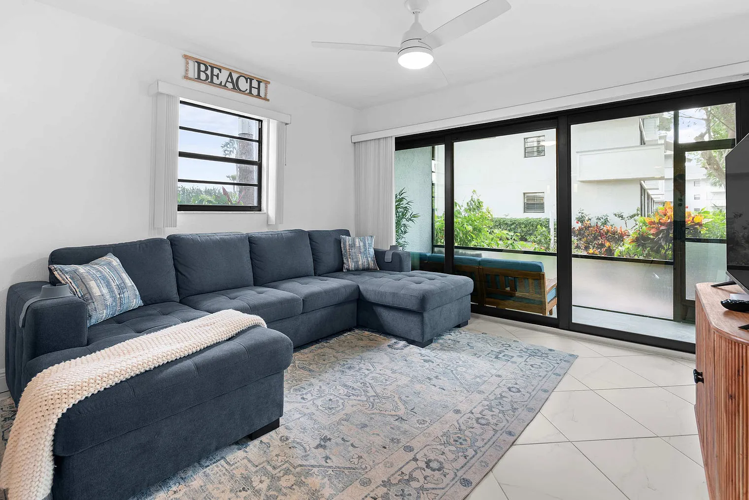 2 bed, 2.0 bath, 861 sqft, $6,237 — Photo 1