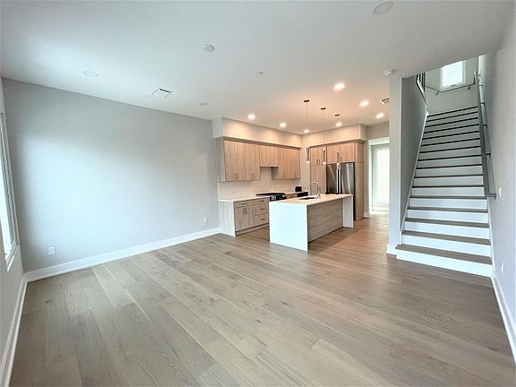 2nd image of 370 6th St S #370